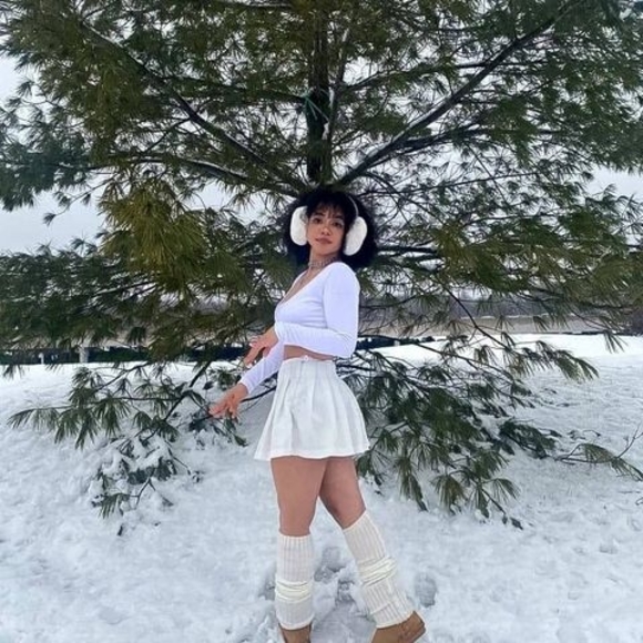 Meet your Posher, Dominique - Picture 1 of 1